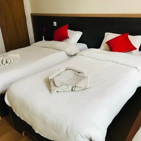 Famous Travellers Hub Bed & Breakfast